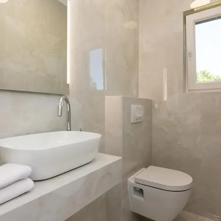 With Parking Space - Lozice, - 21759 شقة *
