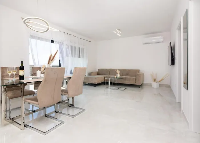 With Parking Space - Lozice, - 21759 * Vir