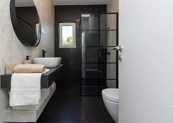With Parking Space - Lozice, - 21759 Appartement
