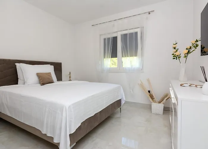 Appartement With Parking Space - Lozice, - 21759 Vir