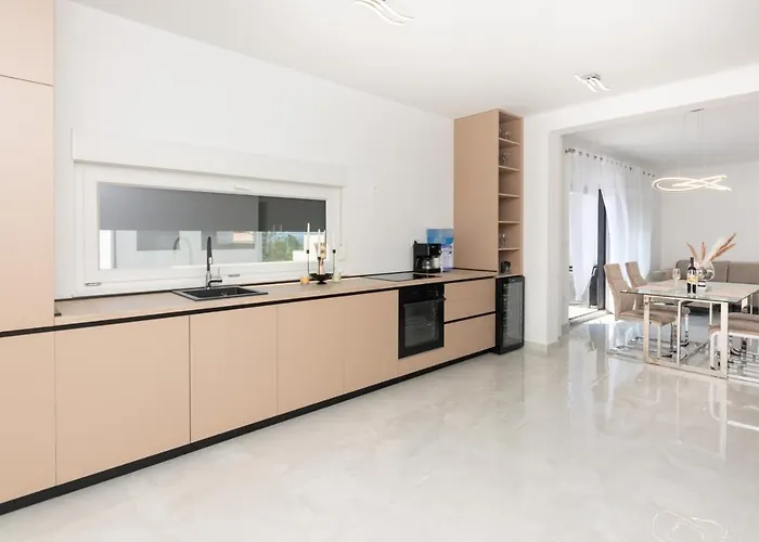 Appartement With Parking Space - Lozice, - 21759