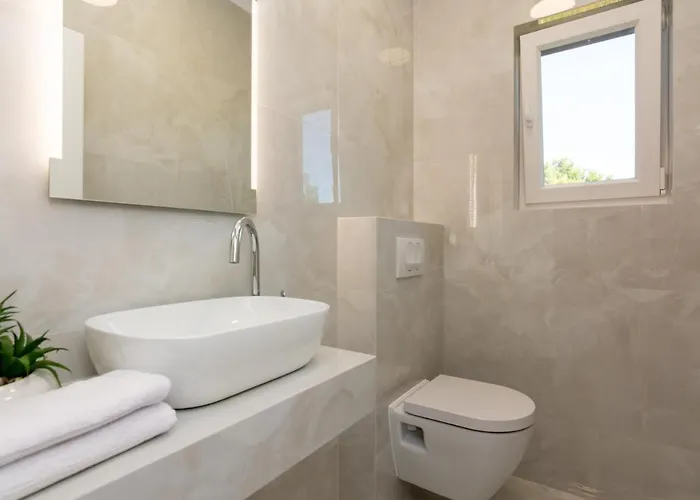 With Parking Space - Lozice, - 21759 Appartement *